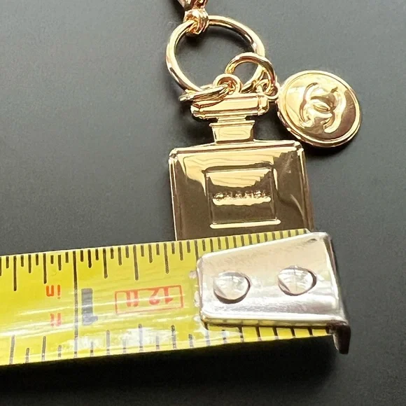 CHANEL Authentic 2023 NOVELTY HOLIDAY
No*5 PERFUME BOTTLE & CHANEL CHARM - Picture 12 of 17